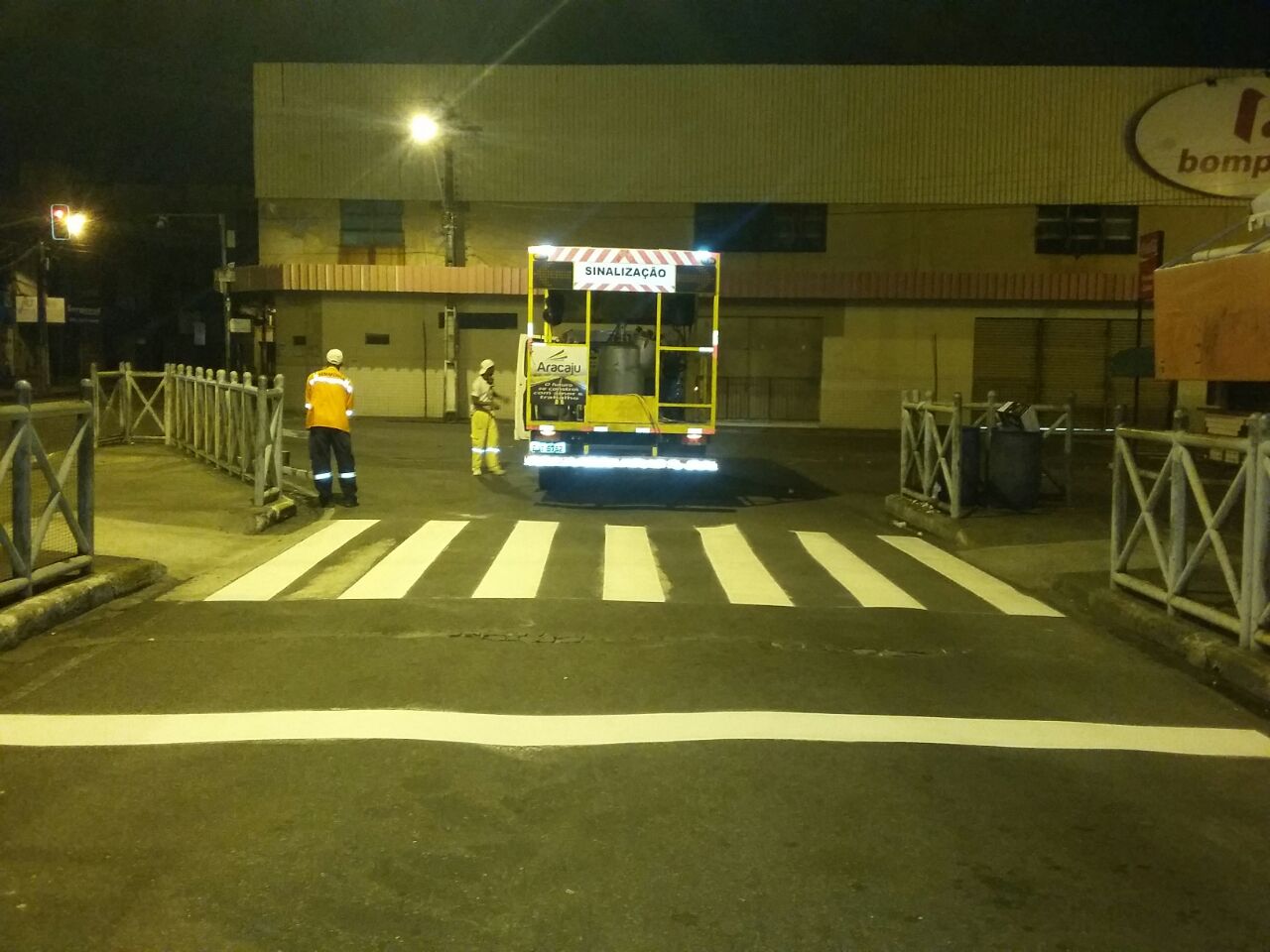 SMTT revitaliza faixas de pedestre de Aracaju - SMTT Aracaju